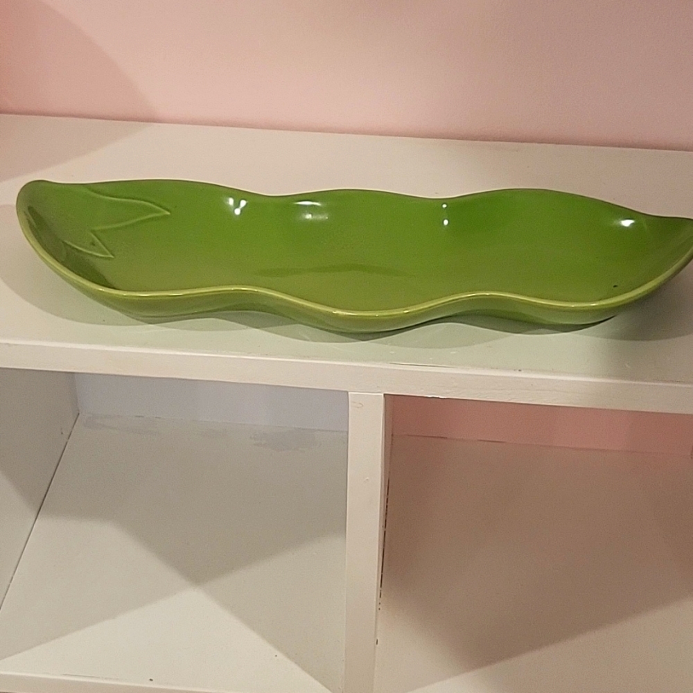 Decorative plate like peas and carrots it's a pea shell shape